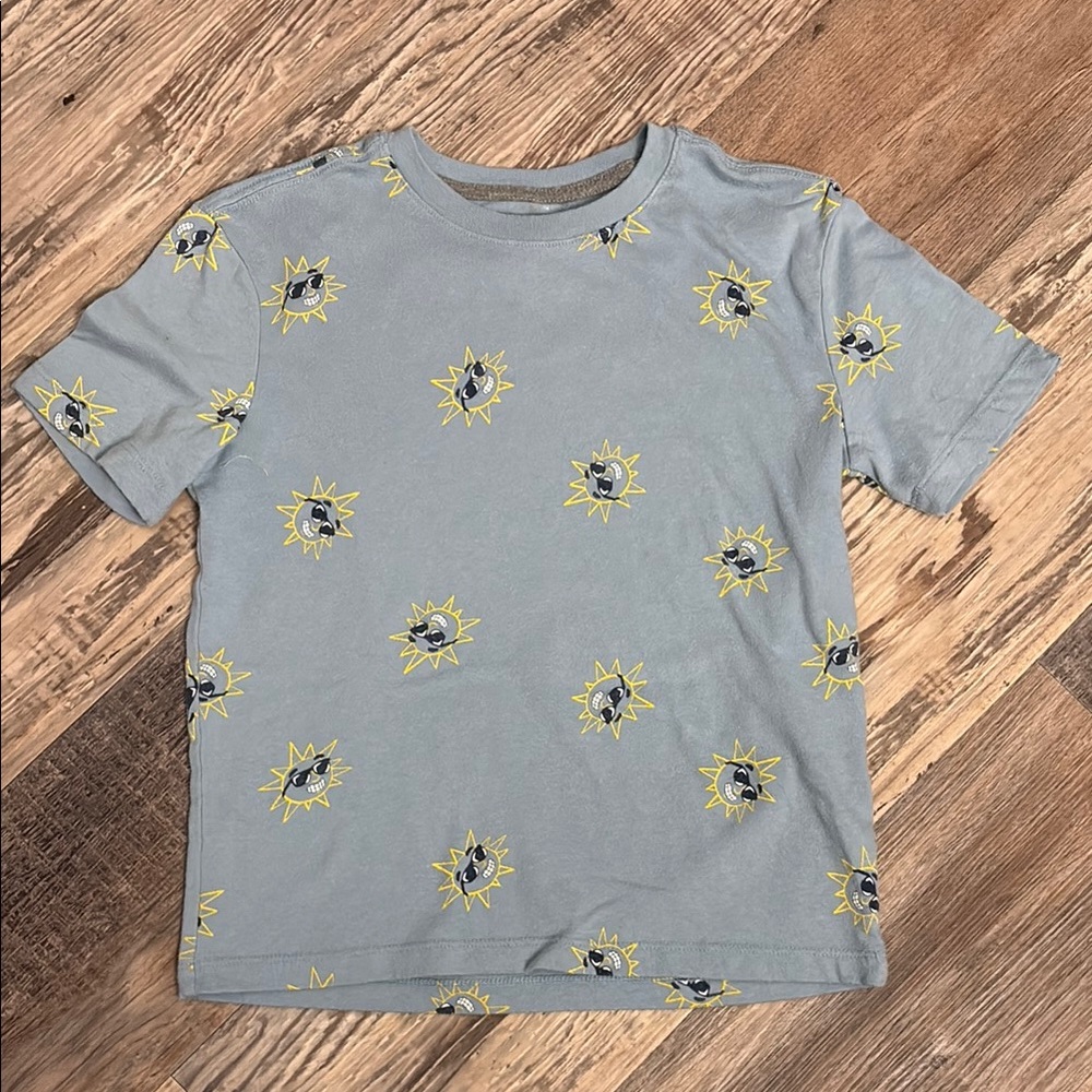 ☀️ 🕶️ Old Navy Gray T-Shirt with Yellow Sunburst Design